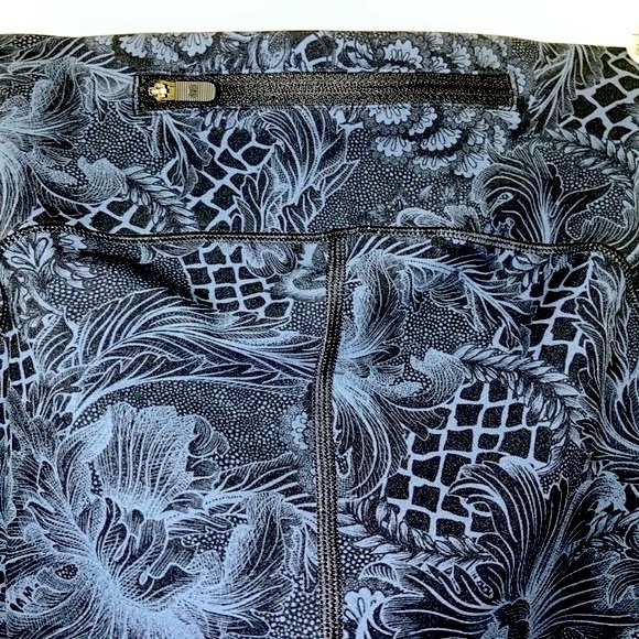 Lululemon Speed Up Tight, Full On Luxtreme, Nouveau Mach Blue/Black.  Pristine! - Picture 9 of 10